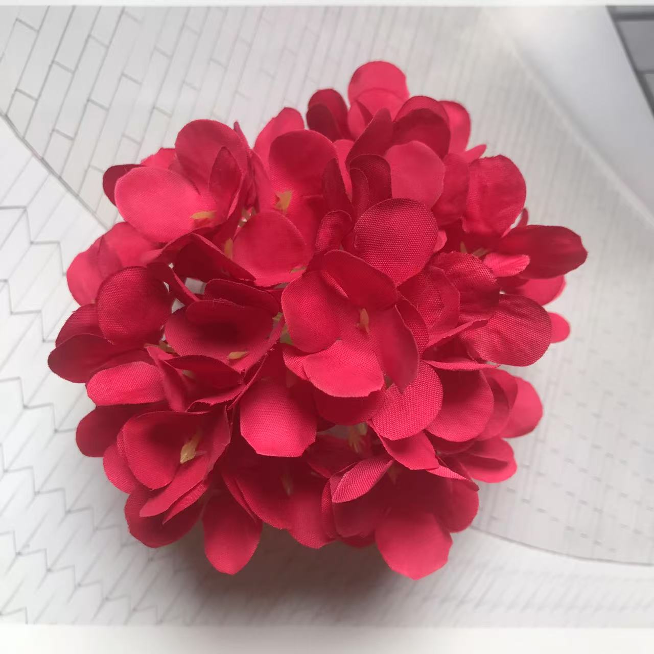 빨간색(지름 약 10cm, 높이 약 7cm)