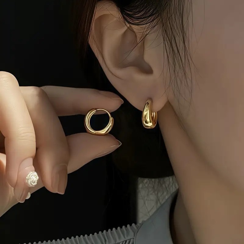 女性用クロスボーダードロップ型光沢のある先のとがったイヤリング、シンプルなインスタイル、トレンディなイヤリング、コールドスタイルイヤリング、工場直販|undefined