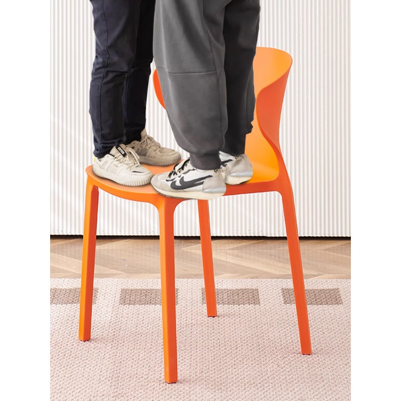 Silla de comedor engrosada para el hogar, mesa de comedor, silla de ocio, red roja, restaurante minimalista moderno, taburete comercial, respaldo, taburete de plástico
