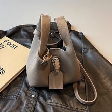 菜篮子包包女2025新款春夏外出小拎包质感复古通勤斜挎水桶包