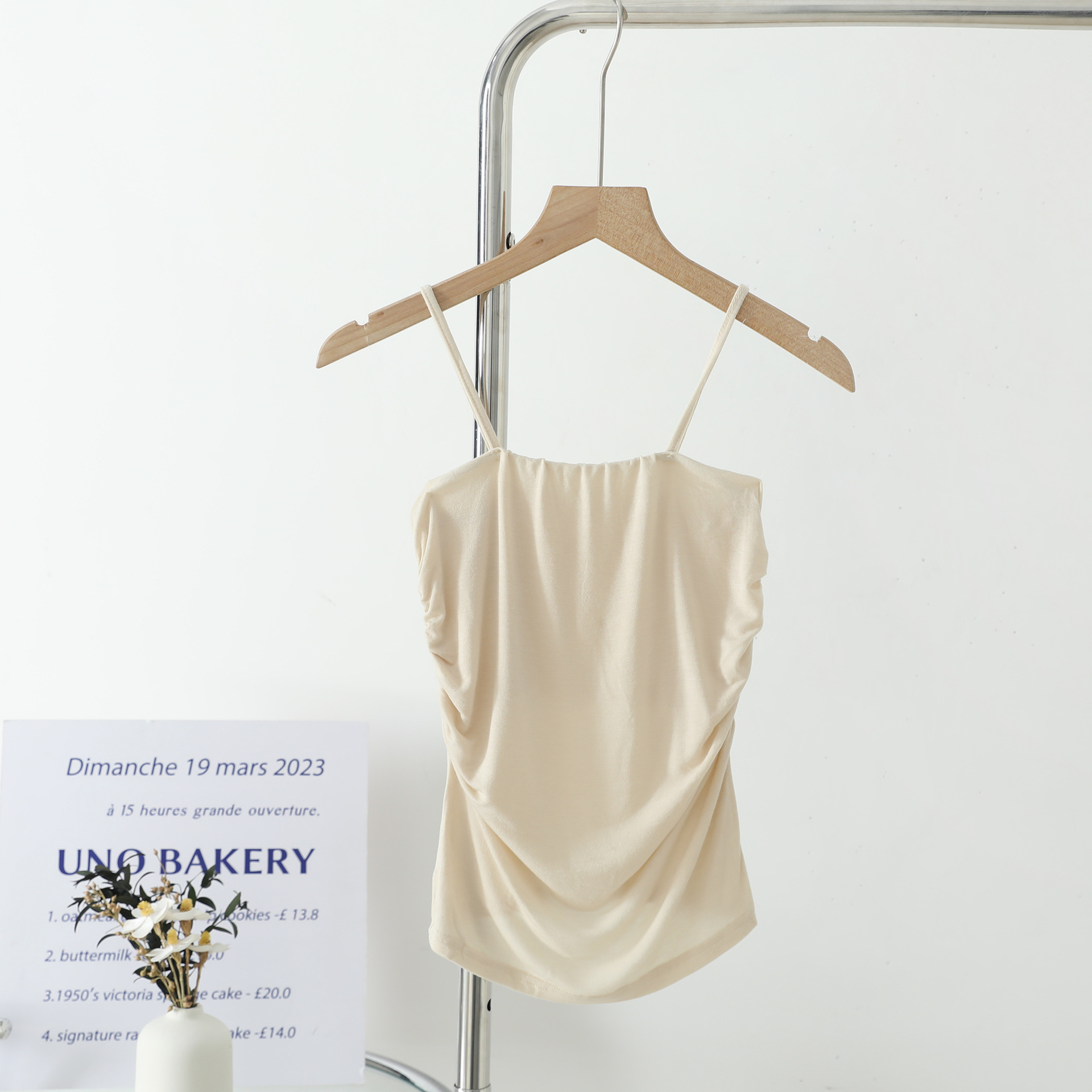 Светлый абрикосовый камизол