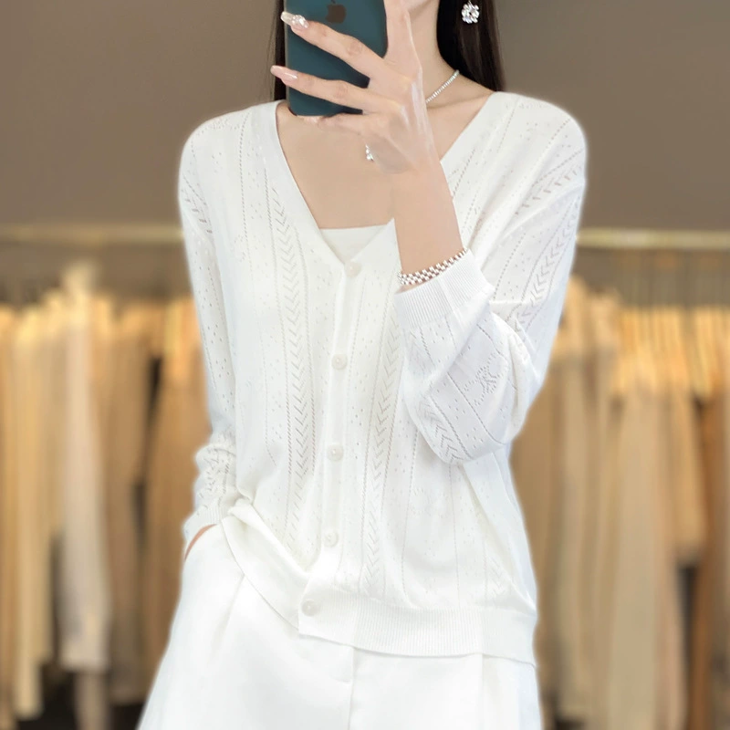 2024 Новый шелкопряд шелкопряда V-образный трикотажный кардиган женский полый свободный дикий сплошной топ и нижний рубашка