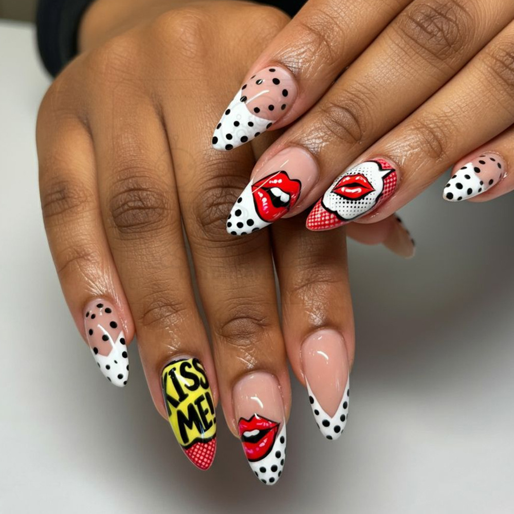 24 piezas onduladas de cómic de labios rojos con uñas calientes dulces parches de manicuría franceses blanquear polvo desnudo dedo falso