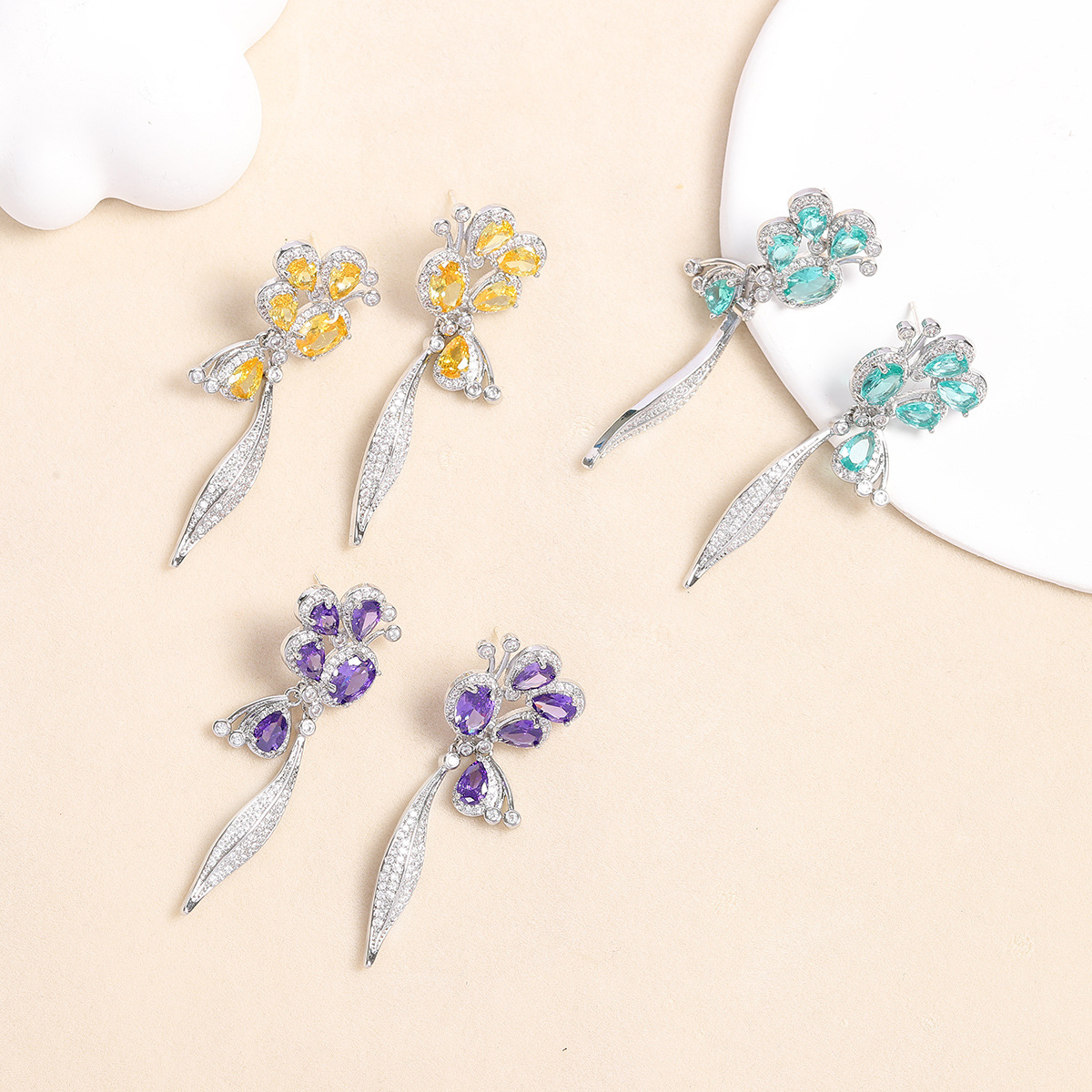 Design fashionable universal earrings with zircon