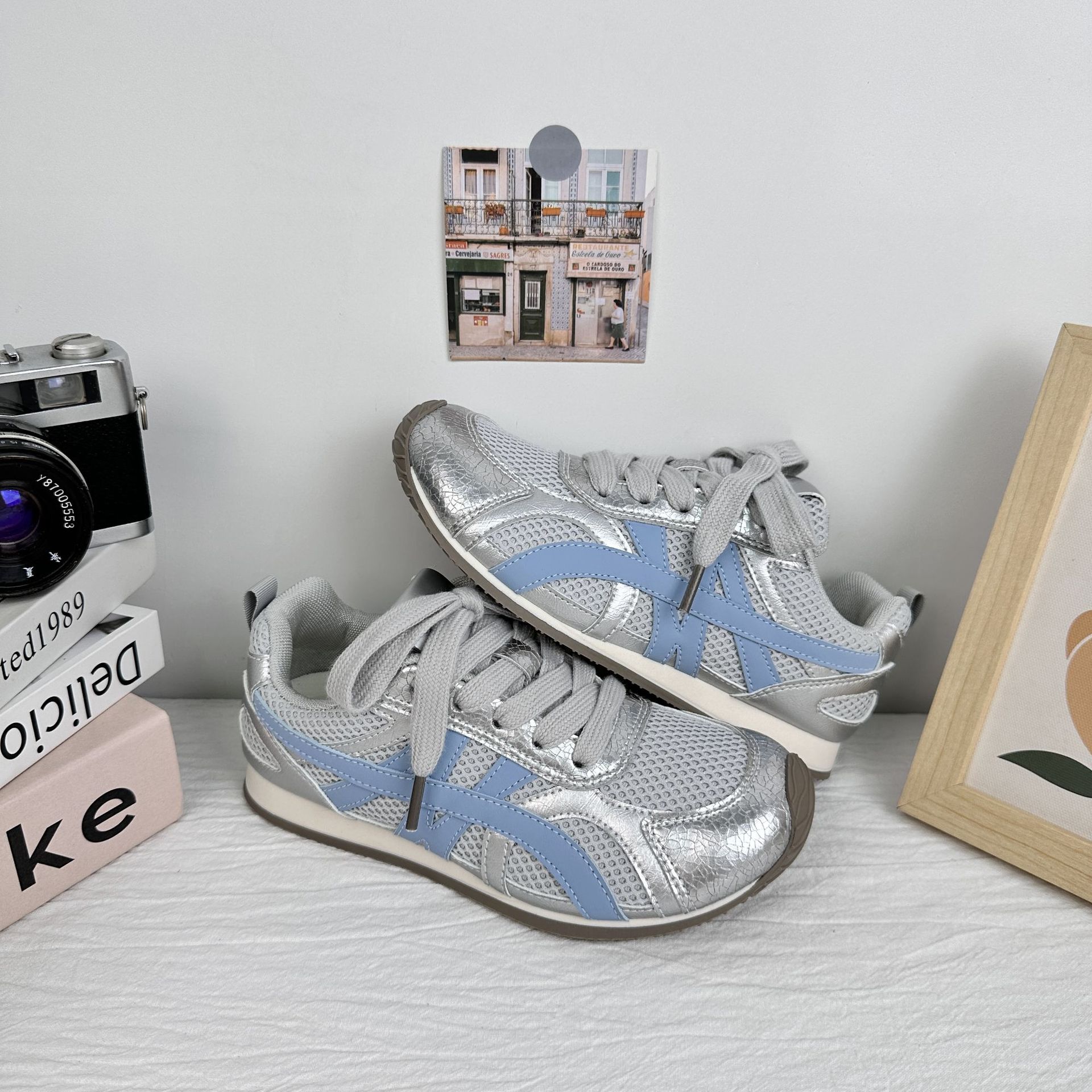 Zapatillas de mujer de todo fósforo de verano de onda lejana 2025 nuevas zapatillas de deporte informales de diseño de nicho zapatos de red transpirables en nombre del cabello