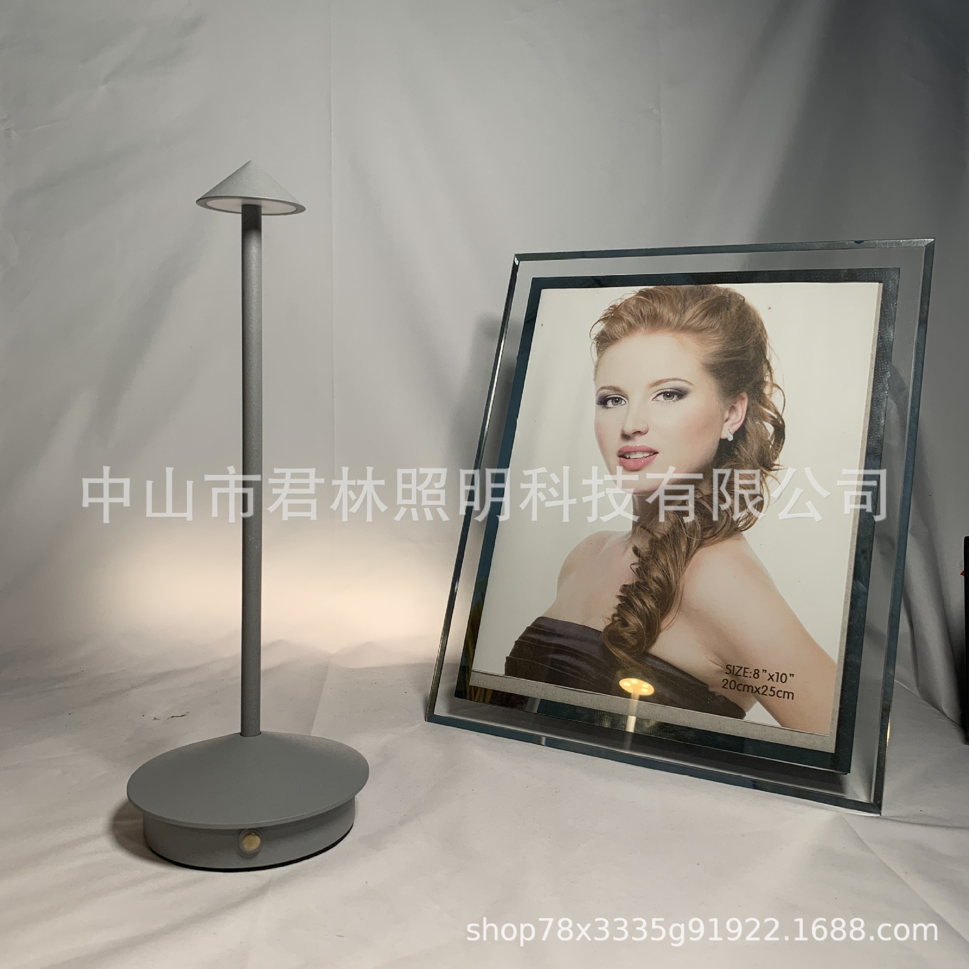 Lámpara de mesa de seta transfronteriza moderna lámpara de mesa de bar europea y americana lámpara de mesa de detección táctil de carga lámpara de mesa de seta de aguja