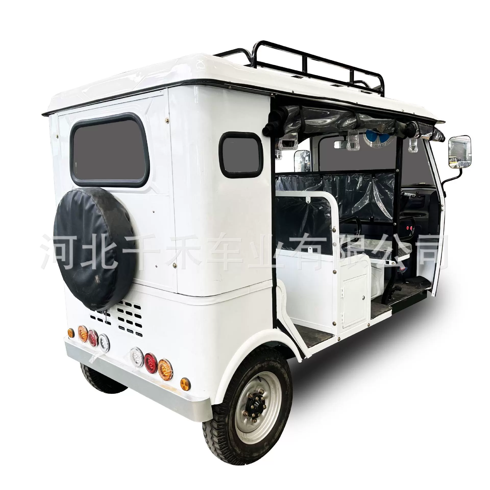 Пассажирский трицикл TVS Bajaj 200 см³ с водяным охлаждением, 4–9 пассажиров