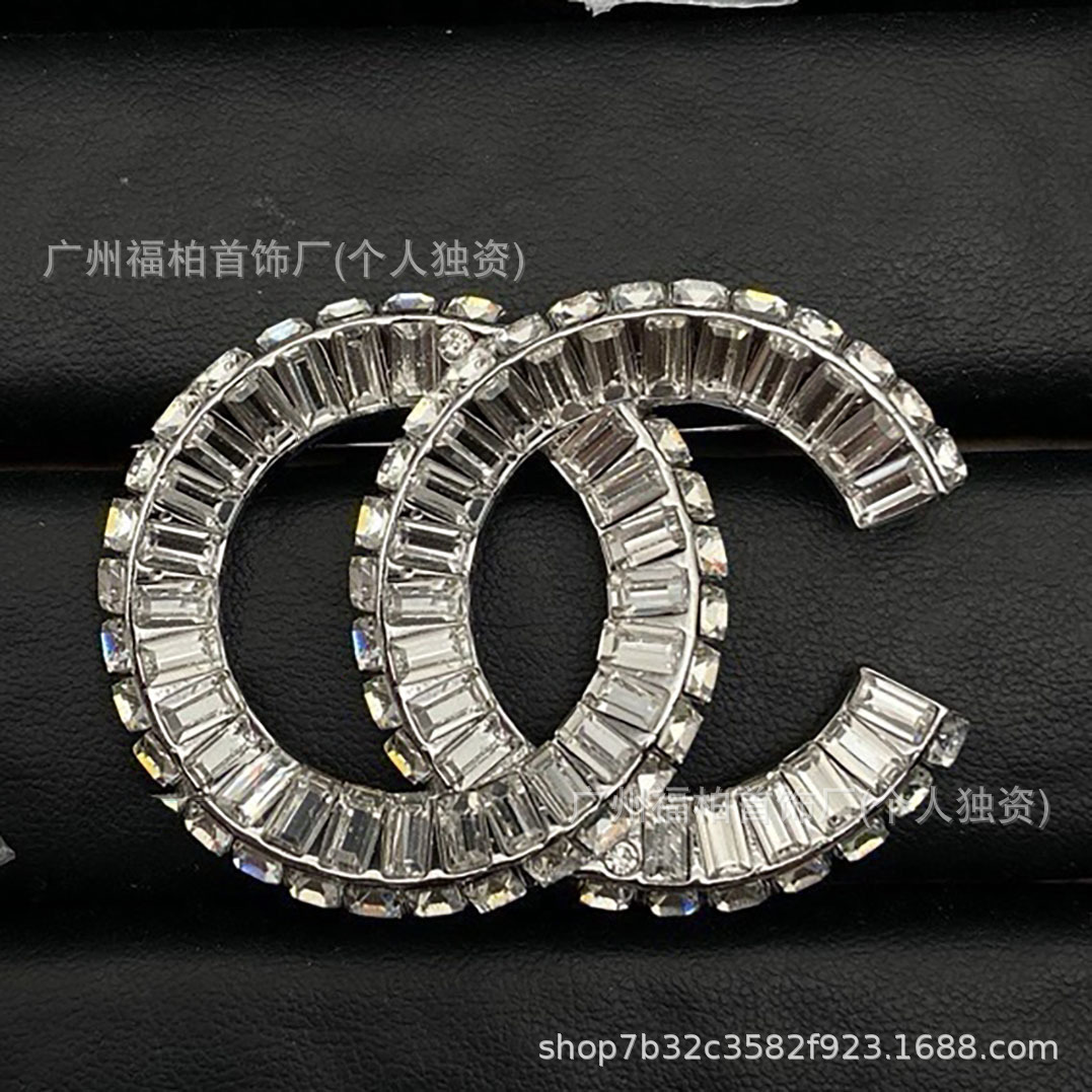 Chanel Double C Fragrance Star Heart Pearl Rhinestone Enamel Brooch Vintage Style High-End Brooch Collection