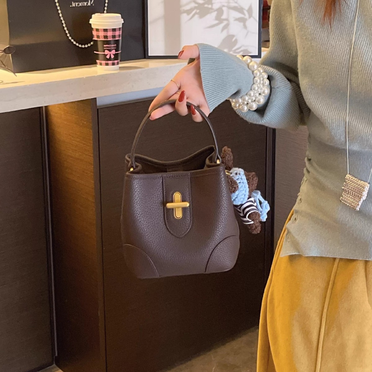 Cross-Border Genuine Leather Women's Bag Lychee Grain 2026 New Fashion Commuter Handheld Bucket Bag Versatile Shoulder Crossbody Bag - Thumbnail 4