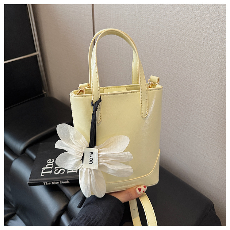 Fashionable and high-quality hand-held small bag for women, 2025 new summer Instagram versatile phone bag, Korean style trendy crossbody bag undefined