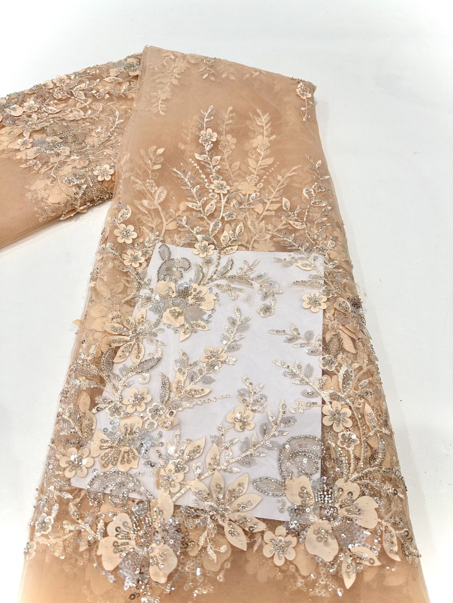 Flores láser tridimensionales sequinilla de plantas tela de tubo de perlas de alta fijación estilo antiguo vestido de boda vestido de tela