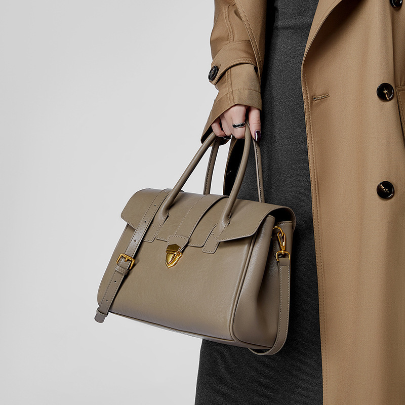 Vintage Genuine Leather Portable Tote Bag New Cross-border Vegetable Tanned Cowhide Large Capacity Briefcase Women's Business Commuter Bag Vintage Genuine Leather Portable Tote Bag New Cross-border Vegetable Tanned Cowhide Large Capacity Briefcase Women's Business Commuter Bag
