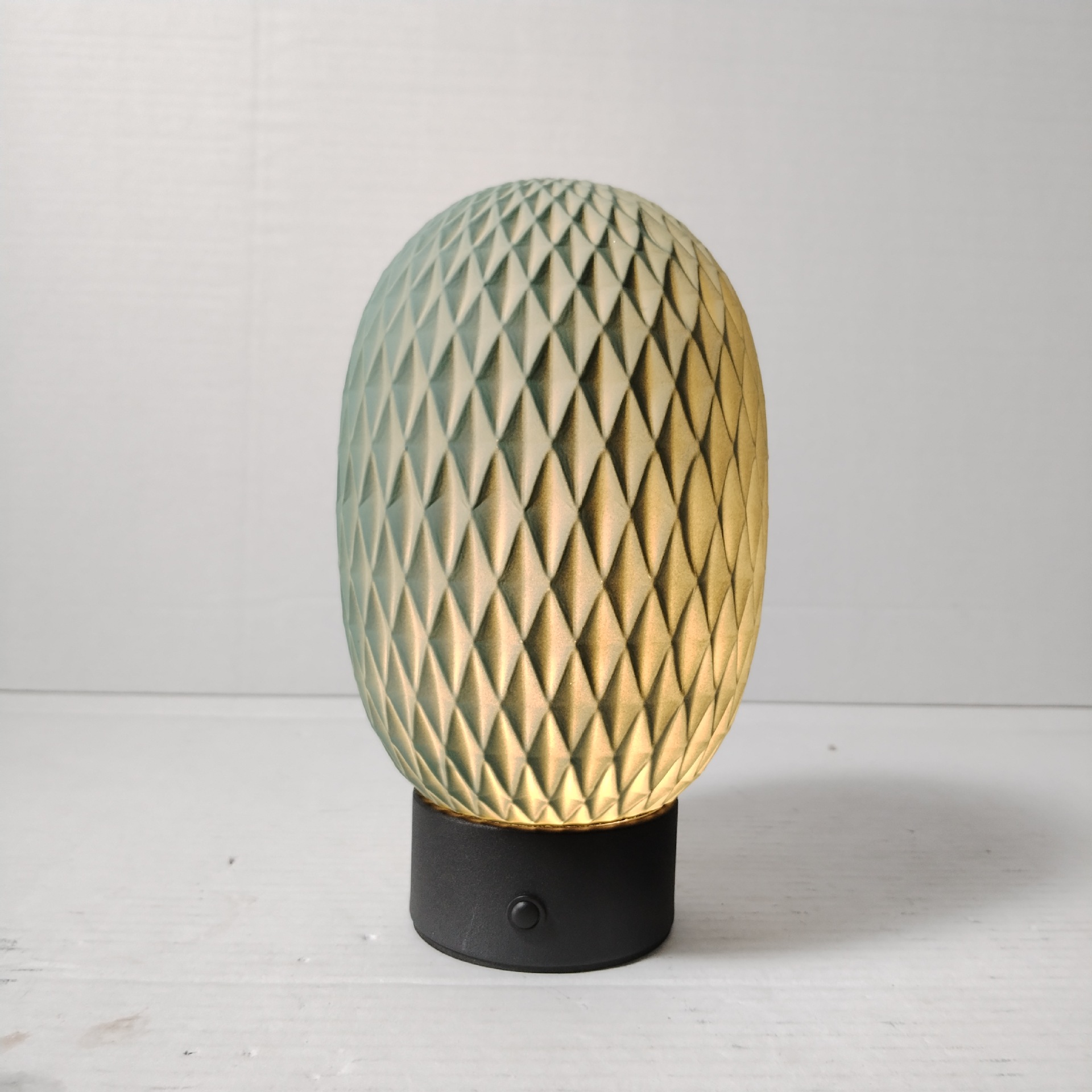 Huevo de dinosaurio lámpara de escritorio de vidrio rayado en forma de diamante