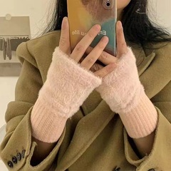 秋冬保温防寒手袋の女性insはミンクの毛をまねてファッション的なぬいぐるみの気質が可愛いです。
