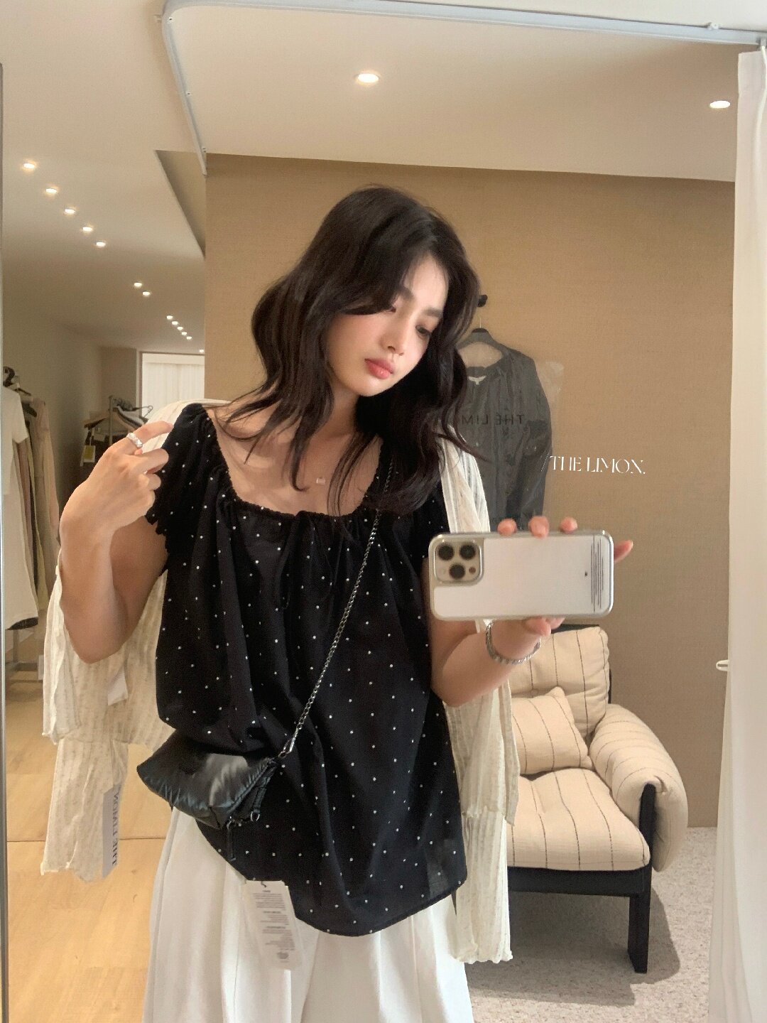 Áo sơ mi nữ tay bồng chấm bi phong cách Nhật, cổ dây rút, dáng suông trẻ trung — màu đen, màu trắng, xanh lá cây chi tiết 13