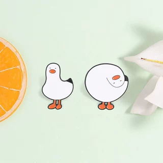 日系治愈大白鹅卡通胸针简约线条小鸭徽章软萌学生背包牛仔外套别