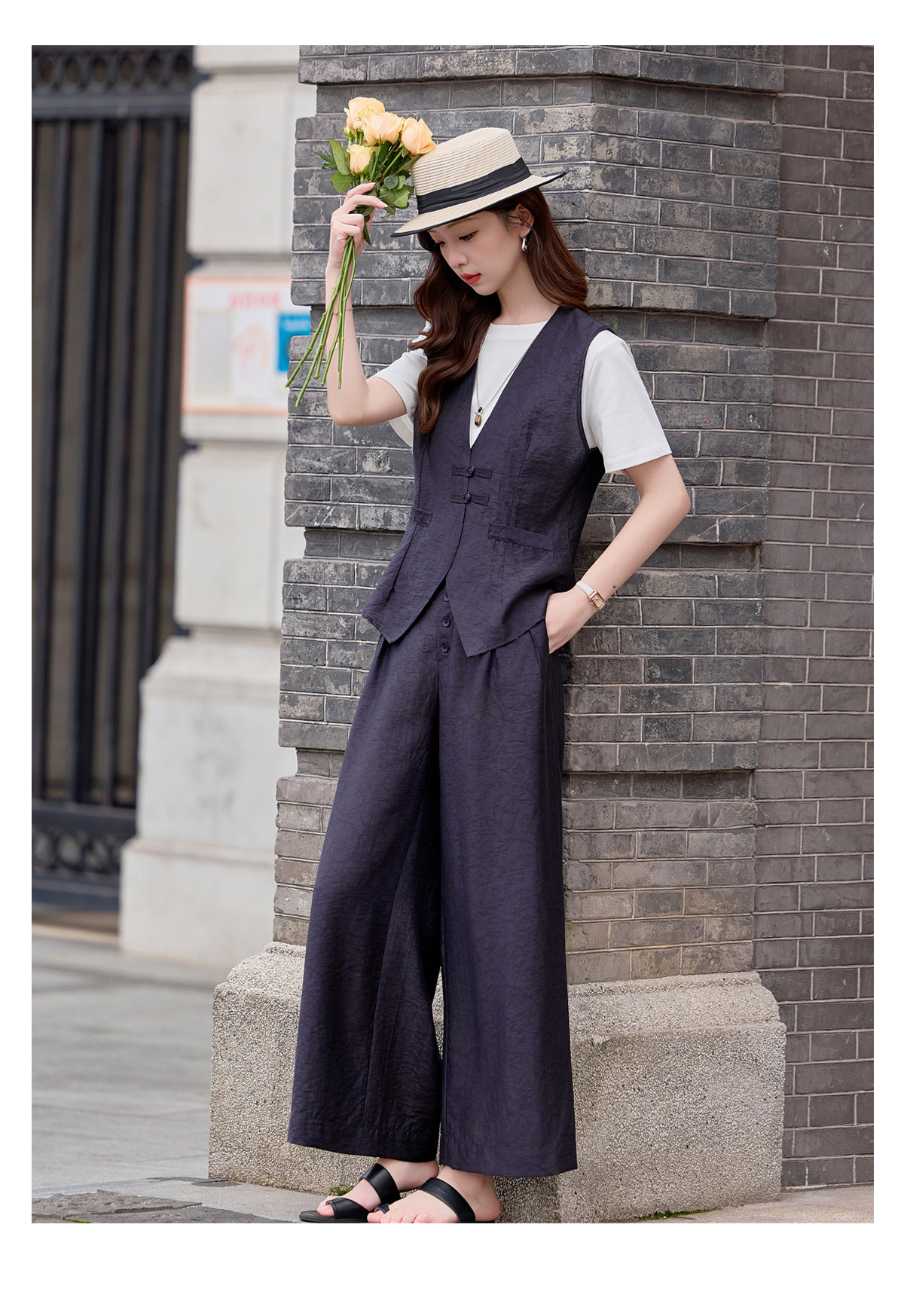 Bộ quần áo nữ hai mảnh gồm áo vest cổ V và quần ống rộng phối đồng bộ — Đỏ nâu, Xanh lông mòng đen chi tiết 14