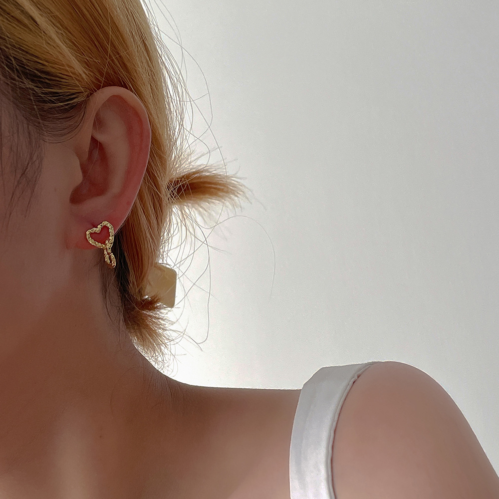 1 Pair Simple Style Solid Color Asymmetrical Chain Copper Ear Studs display picture 2