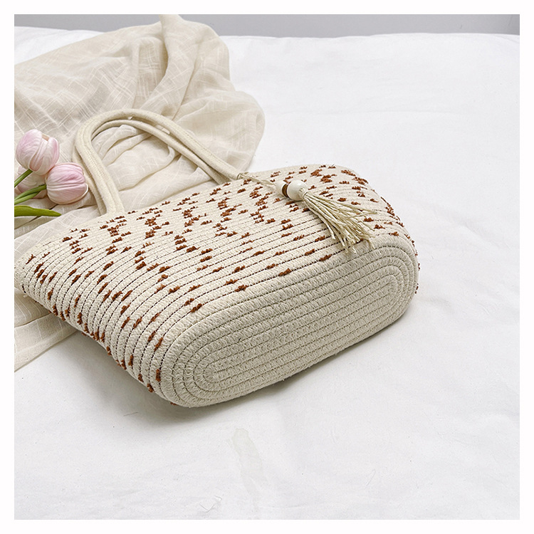 A trendy and stylish underarm bag for summer, a simple single-shoulder bag for women, and a fashionable, casual, and high-quality bag undefined