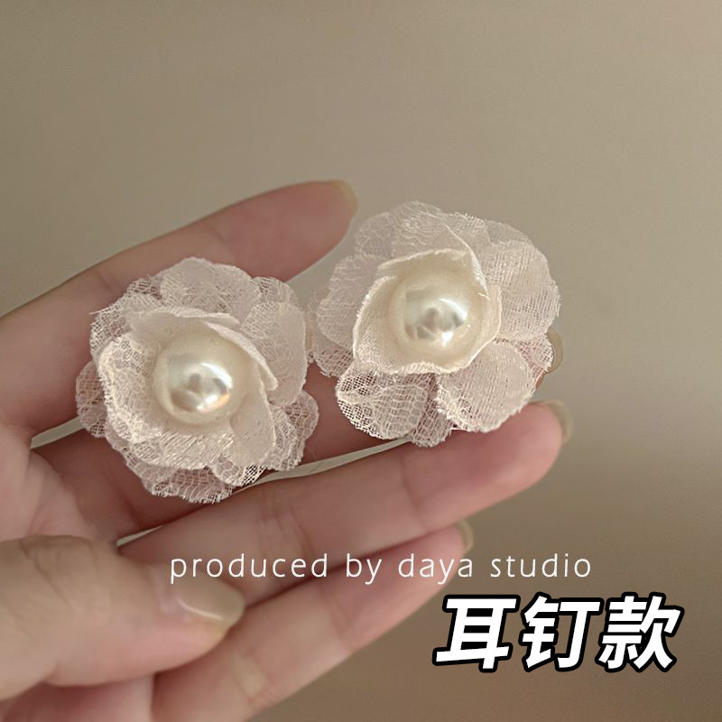 화이트 펄 플라워 스터드 귀걸이