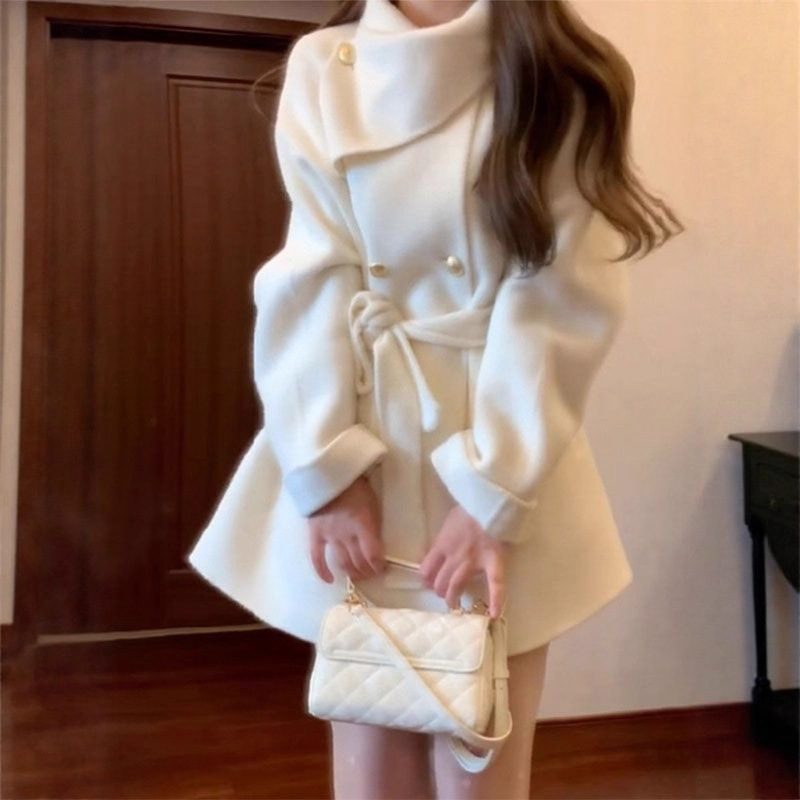 Elegant Little Chanel Style White Woolen Coat for Women Winter 2025 New Petite Waist-Cinching High-End Cape Coat