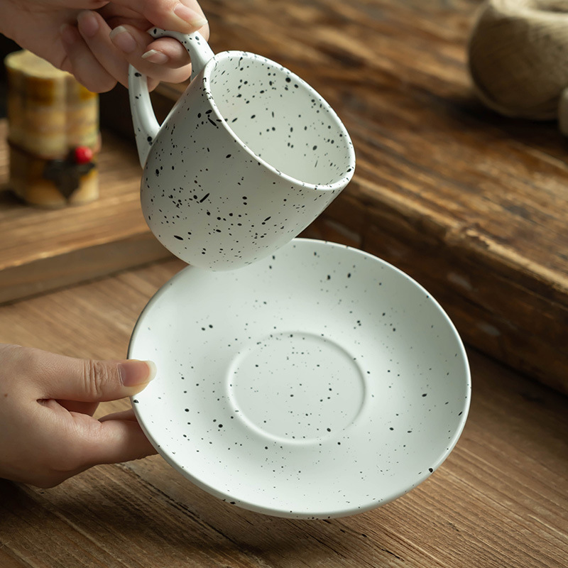 Taza de cerámica retro creativa Juego de tazas y platillos esmaltados de sésamo Té de la tarde Taza de café Plato Desayuno doméstico Taza de leche Taza de té