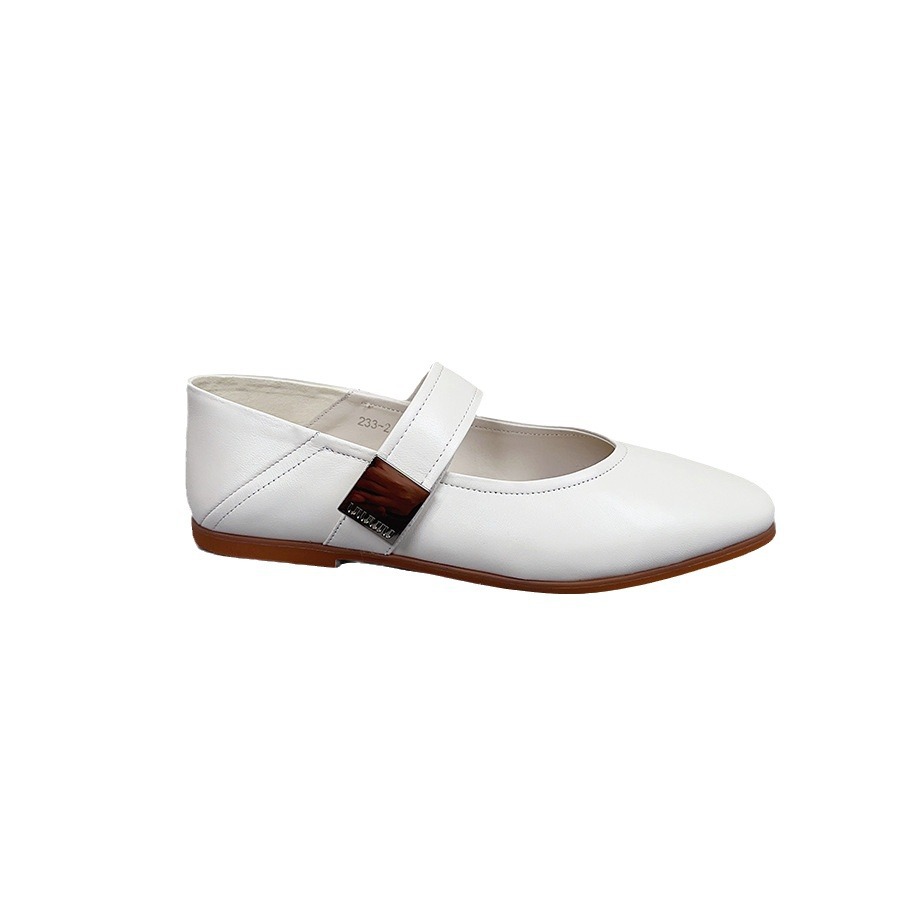 Solid color low shoes low-cut with a strap
