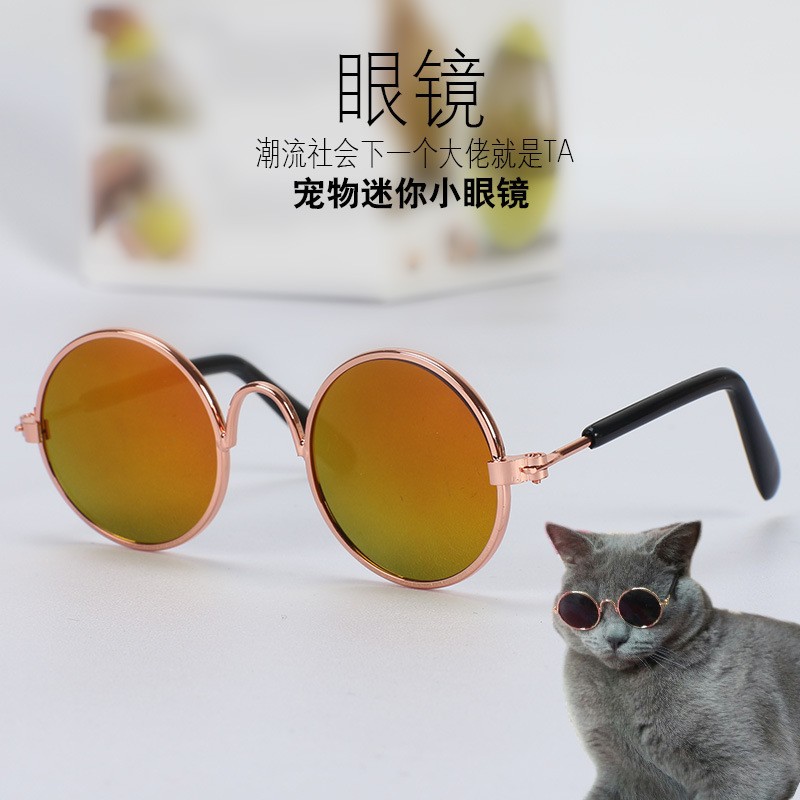Gatas de gato para mascotas retrógradas para jugar cool perros gafas de fotos accesorios gatos perros extraños gafas de sol joyas de marco de oro gafas