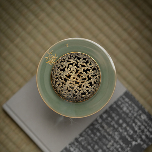 Sijunzi Yue kiln copper-covered incense burner, Longquan celadon agarwood incense disc, incense burner ornaments, antique ceramic small stove