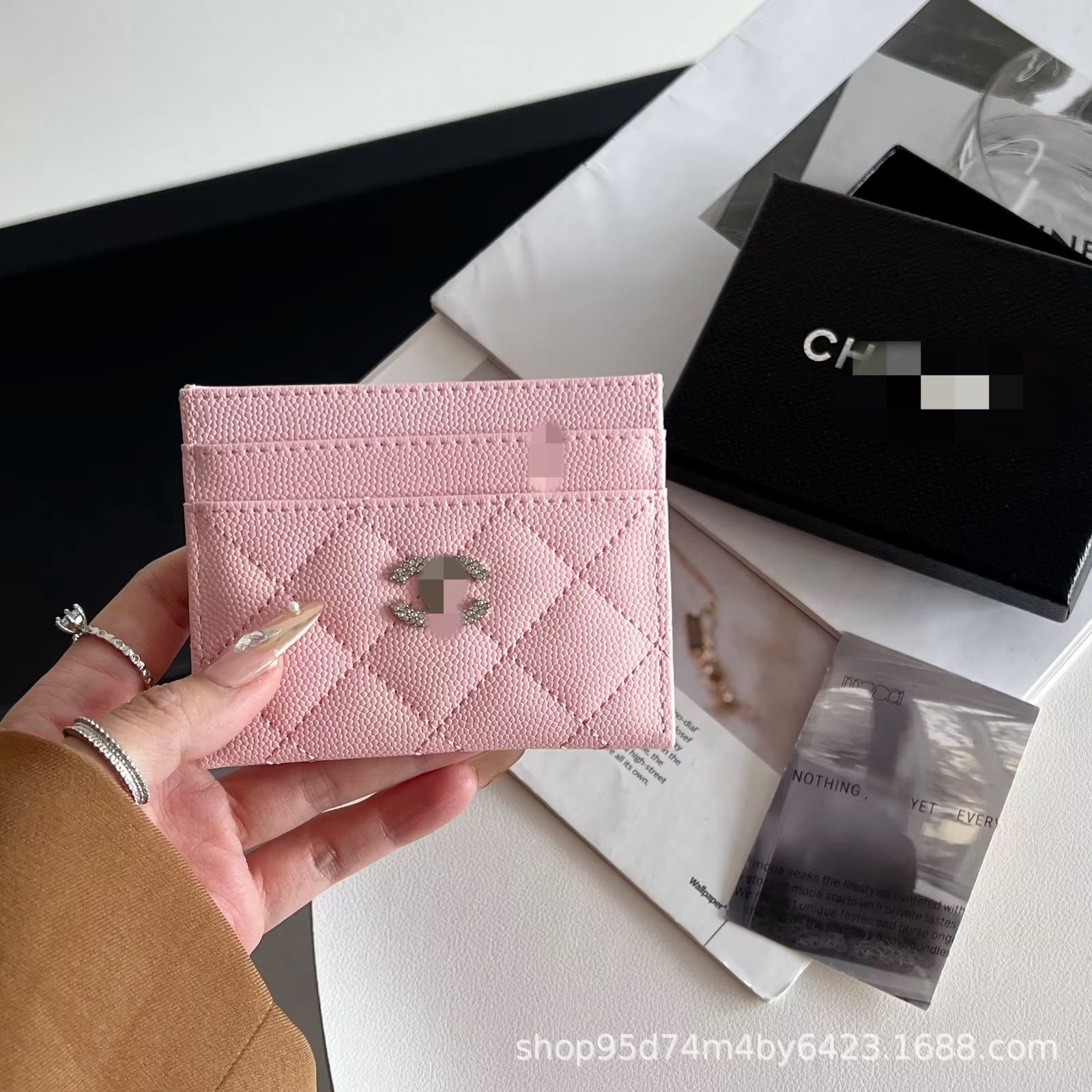 トレンディなブランドの高級カーラインカードホルダー、運転免許証、高級レザー、マルチデジタルトレンディなブランドヤングツリーフレグランススタイルダイヤモンドラベル