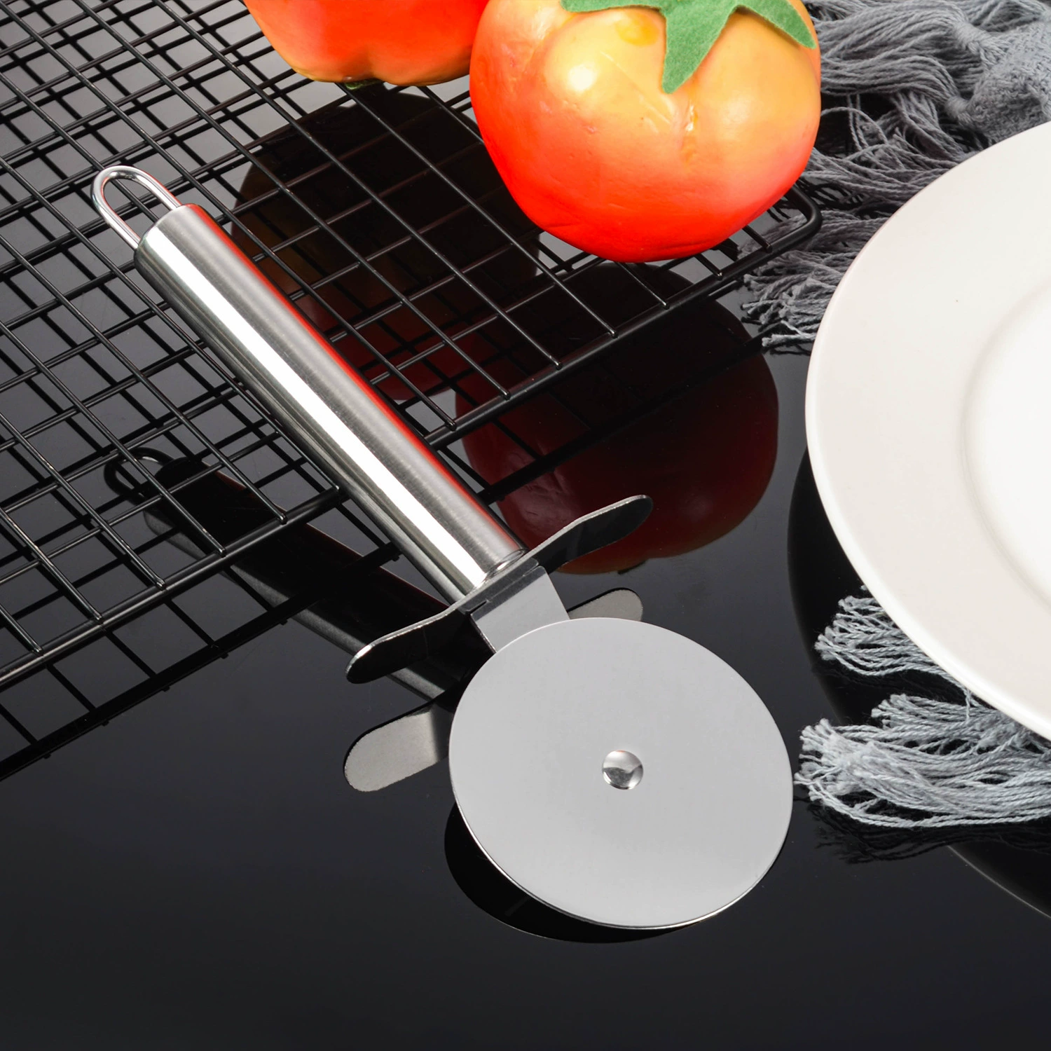 Customized cross-border new stainless steel pizza knife kitchen baking tool multi-function hob cutting pastry introduction device