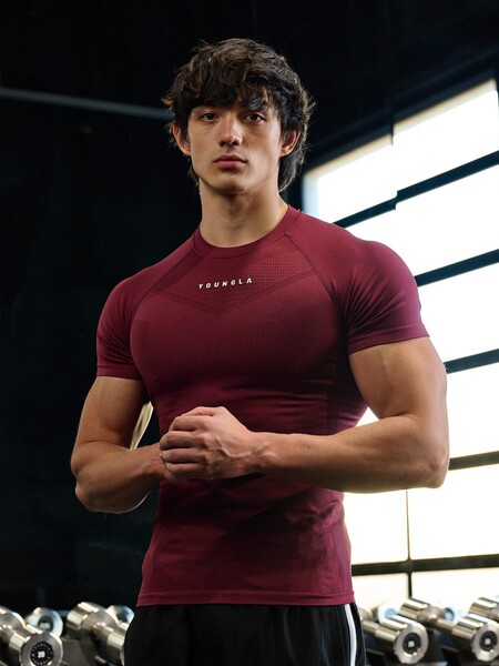 YOUNGLA Sports quick dry breathable elastic T-shirt for gym