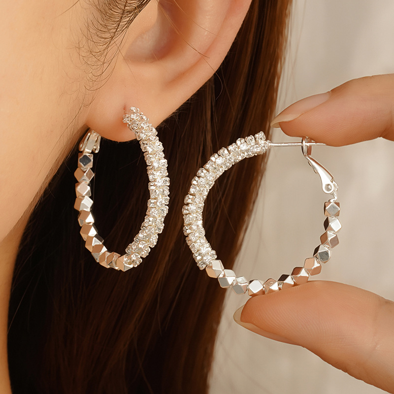 Luxurious Geometric Gold Stud Earrings With Diamond Accents_voghion.com
