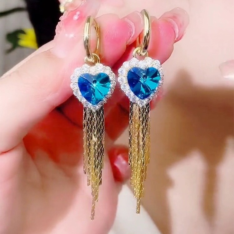 2024 nueva versión coreana de los pendientes súper parpadeantes de alta gama de estilo coreano, pendientes de amor de temperamento de flecos largos de nicho, venta al por mayor femenina