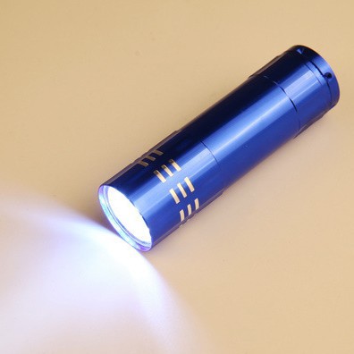 Small handheld flashlight