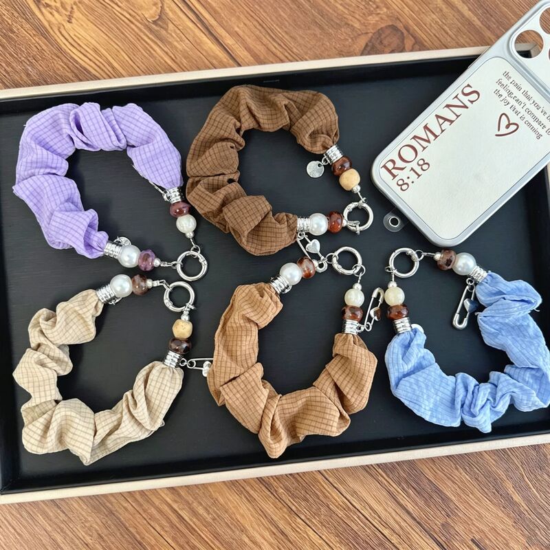 Ins-style patterned beaded phone chain with pearl embellishments, detachable clasp, vintage and gentle aesthetic, wholesale
