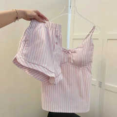 甘いピンクのストラップのパジャマ女性の夏の韓国版のストライプは胸のパッドのベストのショートパンツの少女の部屋の服の2つのセットを持ちます。