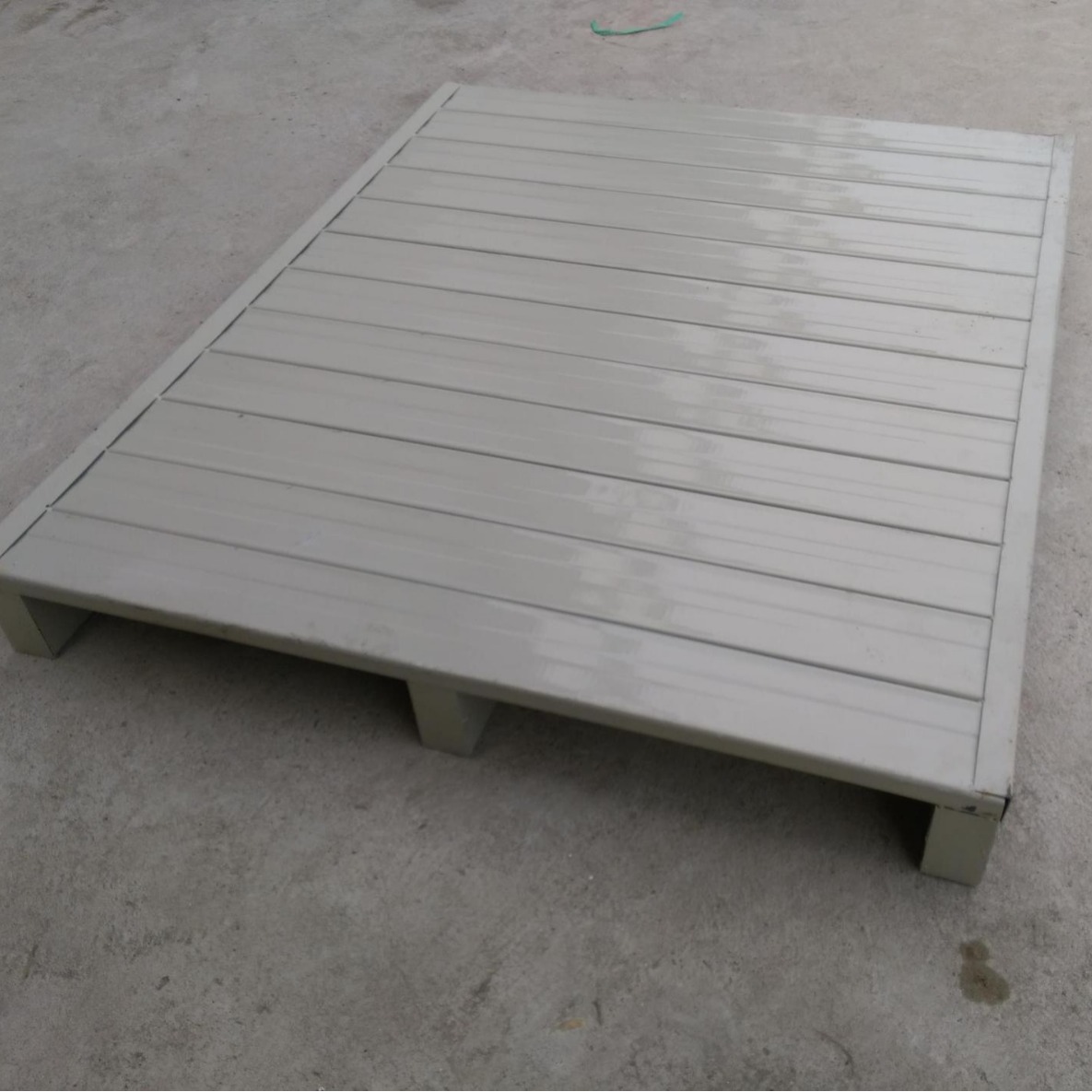 钢制托盘，M型小块面板加强承载，面板可选择满铺或半铺