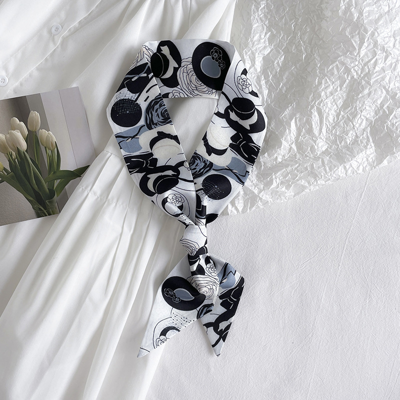 Черно-белая шляпа камелии