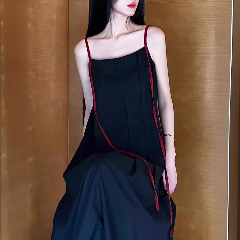 2024 Summer new original design new Chinese wine red ribbon dark artistic strap dress dress