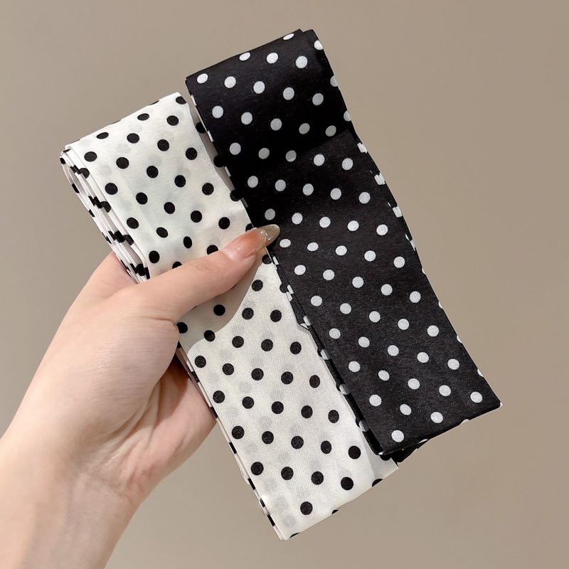Pañuelo de seda largo para mujer bufanda de cuello delgado y estrecho versión coreana de la bolsa de lunares decorativa de todo fósforo con cinta para el cabello
