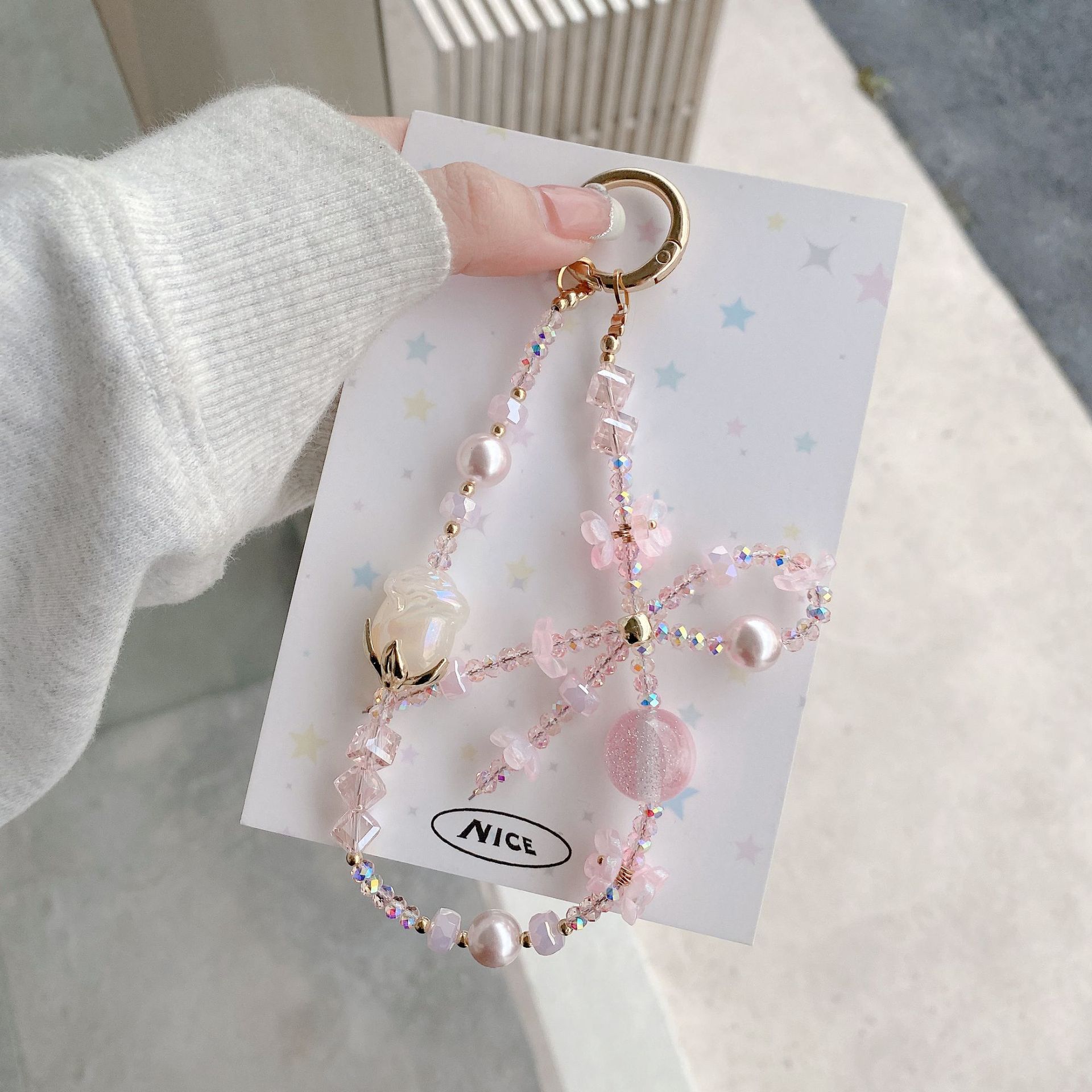 Boutique hecho a mano de alta gama teléfono móvil cadena colgante mujer tulipán rosa cadena larga cordón de teléfono móvil de moda colgante de mensajero largo