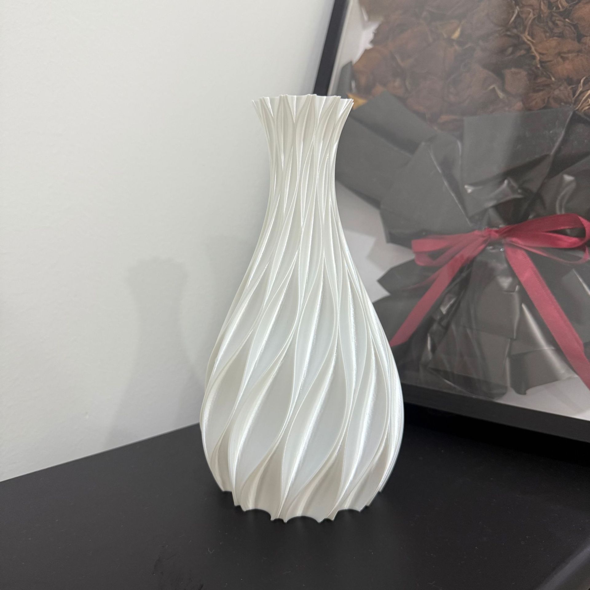 Nuevo arte abstracto jarrón retorcido retrógrado decoración floral ornamentos nórdicos simple inswind impresión 3D lujosa ligera