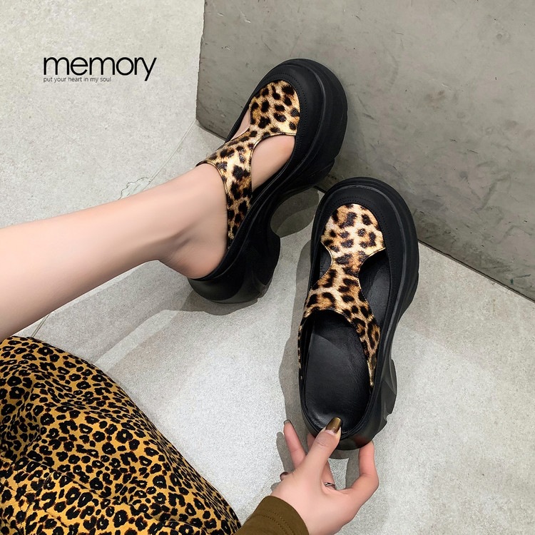 Dép sandal nữ da thật họa tiết da báo đế xuồng cao gót 9 cm — Trang chủ, màu đen, bạc chi tiết 61