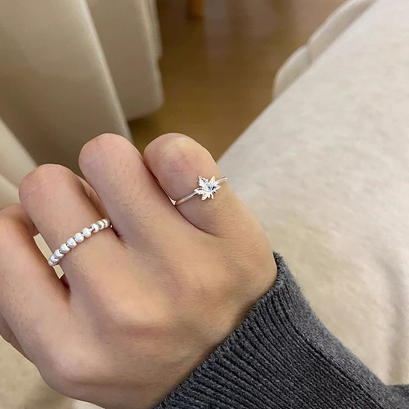Anello da donna con foglia d'acero, leggero e alla moda, per l'indice, design di nicchia in stile coreano, tendenza con anello aperto regolabile_voghion.com