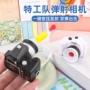 发射弹射按压男孩手枪