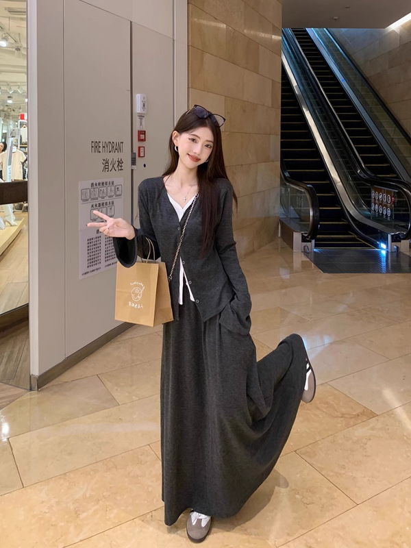 秋季穿搭假两件一整套高级感V领黑色针织高腰连衣裙子女时尚套装|undefined