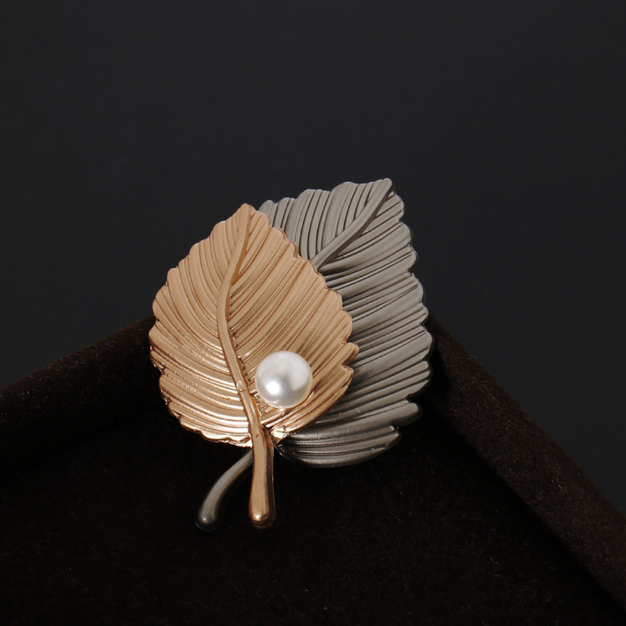 Korean Style High-End Maple Leaf Brooch, High-End Pearl Corsage, Double-Layer Leaf Pin, Women's Sweater, Suit Jacket Accessories