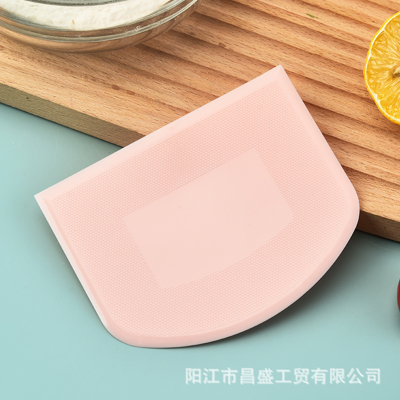 Manufacturer's In-Stock Wholesale Pe Plastic Dough Scraper, Noodle Cutter, Rice Roll Scraper, Dough Cutting and Baking Scraper Tool