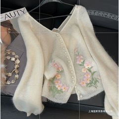 2025年新作白ニット立体トップス花刺繍デザイン春優しいウール